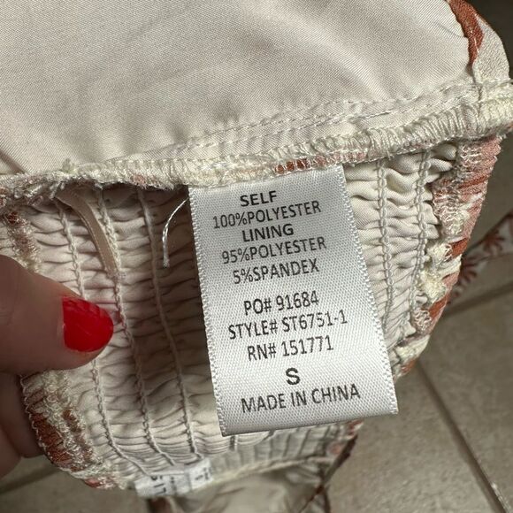 Le Lis Feminine Pink & Nude Tan Daisy Print Skirt Set - Picture 11 of 14